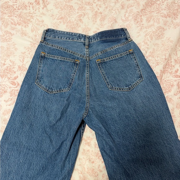 Abercrombie & Fitch High-Rise Loose Jeans in Medium Denim - Picture 4 of 7